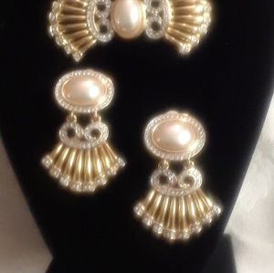3 piece pearl set pin and clip earrings
